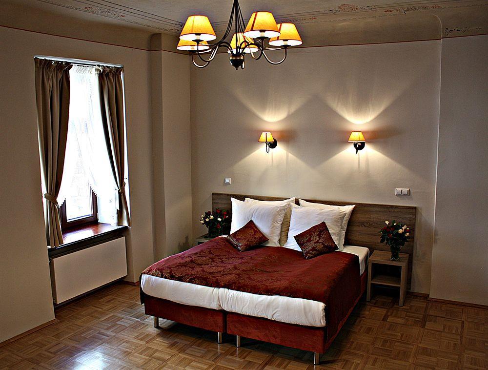 Santi Hotel 4*